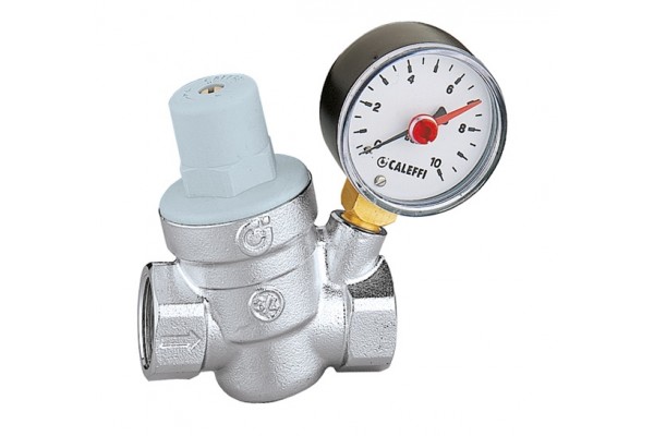 Редуктор давления с манометром  CALEFFI PN 16 D 1/2